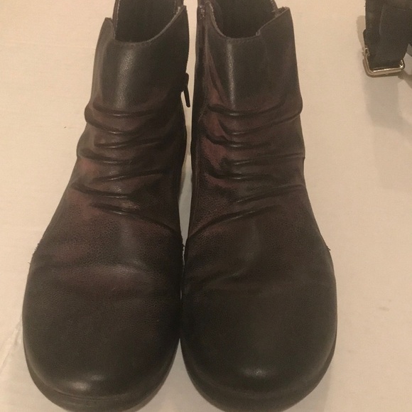 Clark’s Cloudsteppers Purple Booties. MCA1295G - Picture 2 of 8